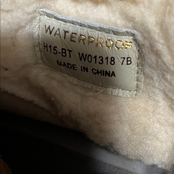 Cole Haan Womens Zerogrand Suede Waterproof Shearling Chukka Boots. Size 7 - Picture 9 of 16